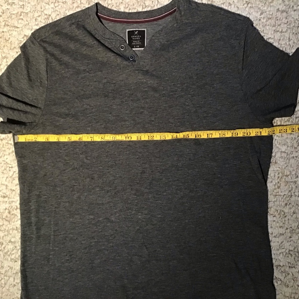 💥3/$10 Denver Hayes T-Shirt - Picture 4 of 6
